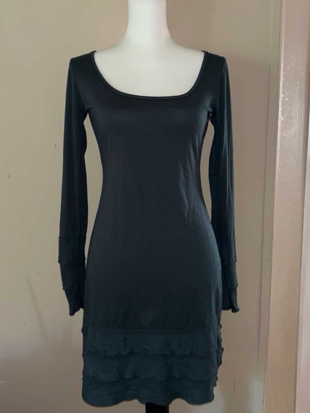 Max Edition Black Long-Sleeve Scoop Neck Maxi Dress